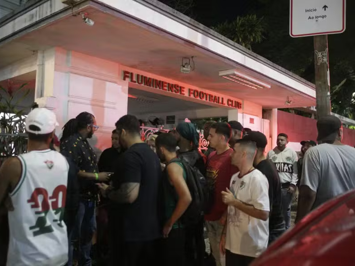 Grupo de torcedores invadiu a sede do Fluminense nas Laranjeiras (Reprodução)