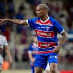 Deyverson e outros dois jogadores são afastados após queda do Fortaleza na Libertadores