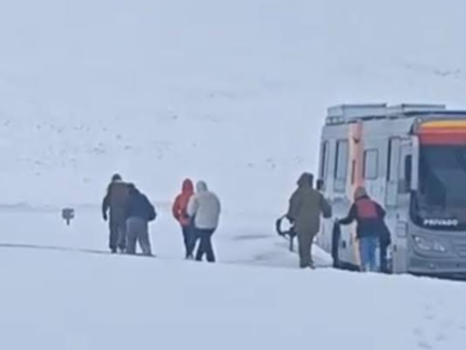 Nevasca no Chile deixa 27 turistas presos em estrada; 19 são brasileiros