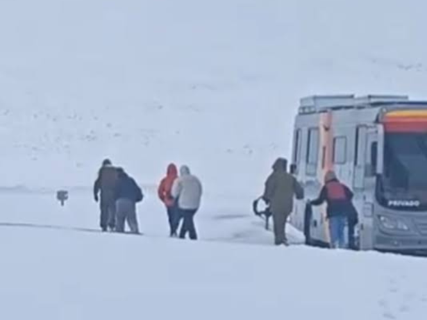 Nevasca no Chile deixa 27 turistas presos em estrada; 19 são brasileiros