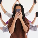 O que é FOMO? Especialista explica como tratar a síndrome