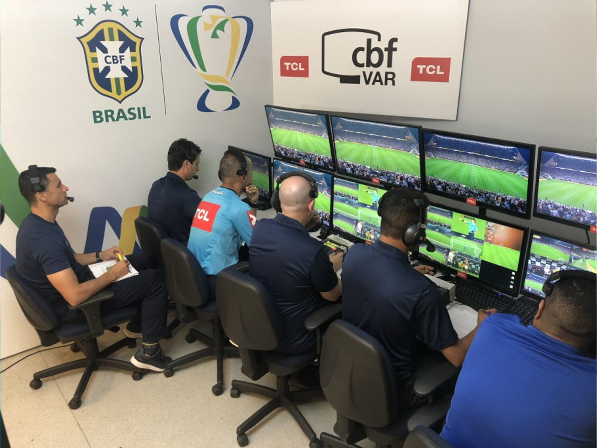 Bastidores das reuniões e detalhes do trabalho da arbitragem na partida, realizada na Arena Corinthians, em 26 de setembro de 2018. Foto: Fernando Torres / CBF 
