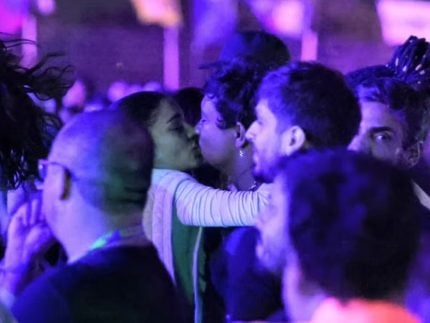 1º flagra de beijo confirma romance entre Sophie Charlotte e Xamã. Veja o vídeo!
