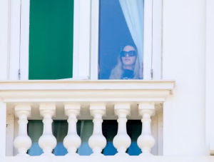 Sem restrições sobre Madonna no Copacabana Palace, famosos aproveitam piscina no hotel