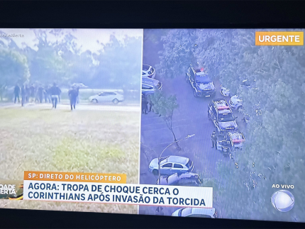 Polícia Militar foi acionada para conter invasão de torcedores na sede do Corinthians (Reprodução)