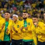 Qual jogador colocou à venda a 1ª medalha de ouro do futebol brasileiro nas Olimpíadas?