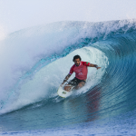 Filipe Toledo sofre com poucas ondas no mar e é eliminado nas oitavas de final do surfe