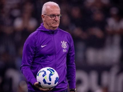 Clássico cobra caro: Corinthians confirma lesão de Depay e Carrillo; saiba mais