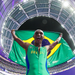 É bronze! Alison dos Santos garante 3º lugar nos 400m com barreiras