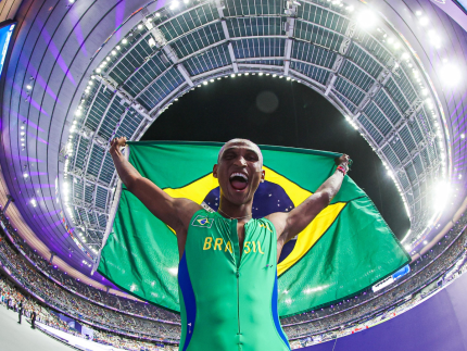 É bronze! Alison dos Santos garante 3º lugar nos 400m com barreiras