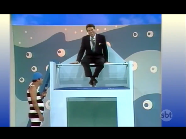 De tombo no palco a pegadinhas: Relembre os momentos engraçados de Silvio Santos na TV