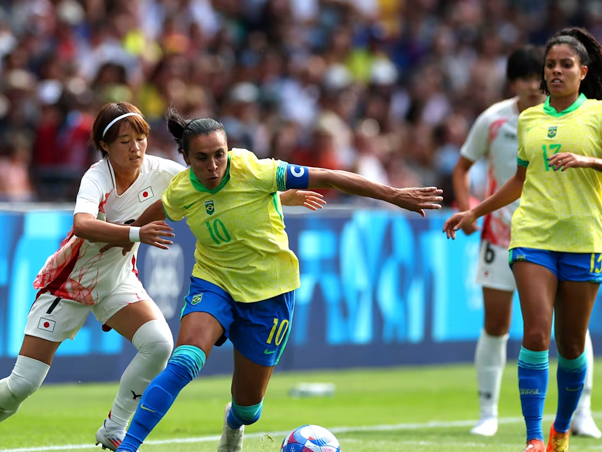 O Brasil saiu na frente do Japão, mas levou a virada no final e se complicou pela classificação (Getty Images)