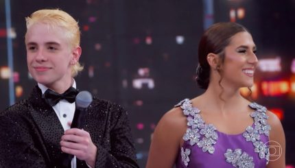 Juliano Floss é surpreendido na "Dança dos Famosos" com pergunta sobre namoro (Reprodução: Globo)