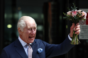 Com câncer, Rei Charles III comemora um ano de coroação