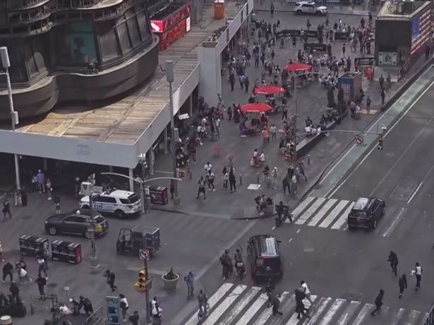 Tiros são disparados na Times Square e geram correria em Nova Iorque; suspeito é preso