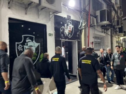 Sob escolta, Pedrinho acompanha vitória do Vasco após denúncia de sequestro