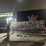 Virou rotina: Pela 3ª semana, torcedores protestam contra má fase do Corinthians