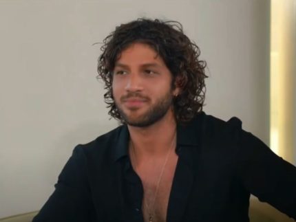 Chay Suede revela motivo para desistir da carreira de cantor