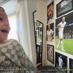 Filho de Richarlison encanta ao falar “papai” ao ver foto do jogador