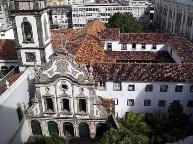 Igreja mais antiga de Recife está com risco de desabar; local está interditado