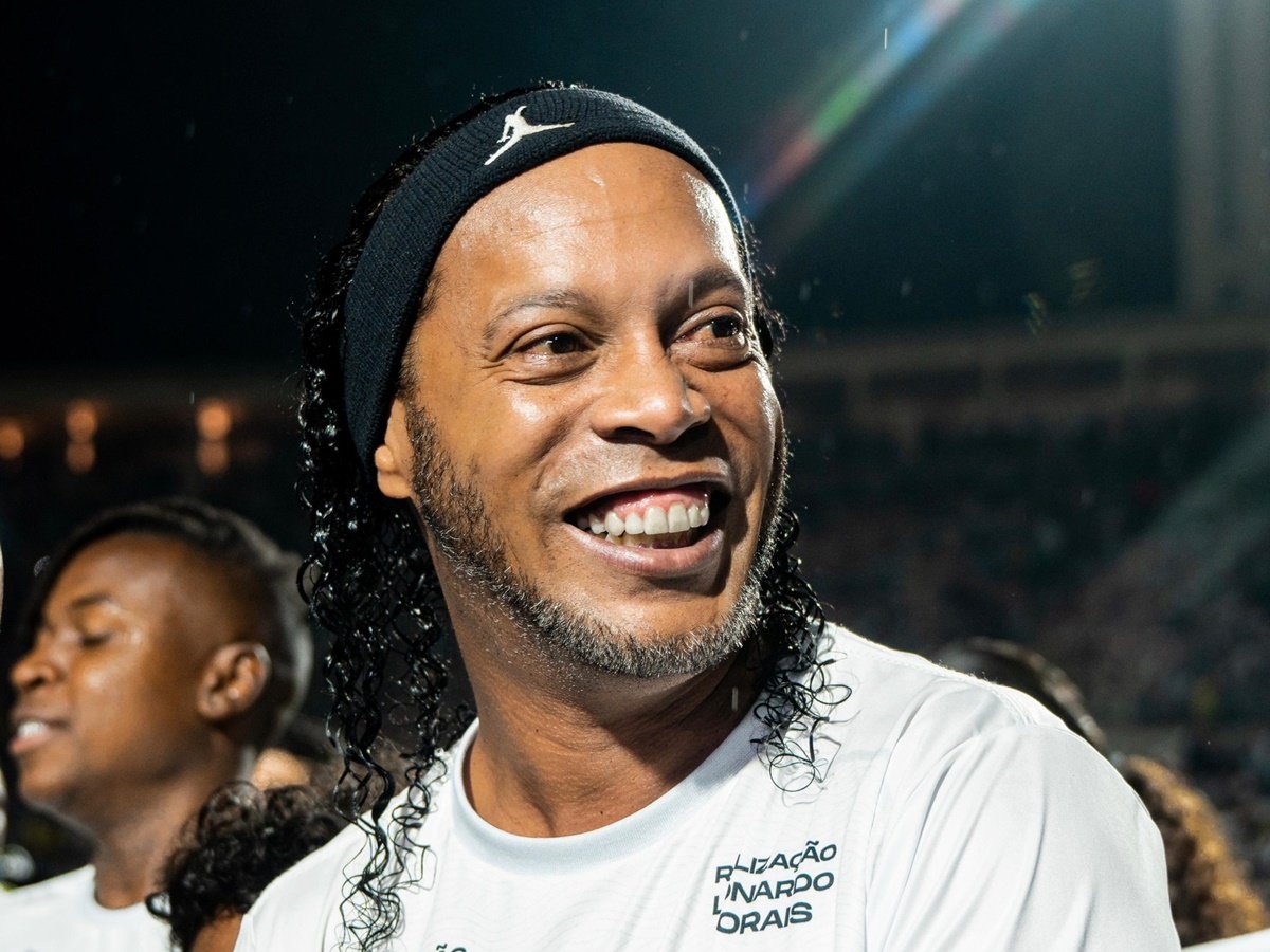 Ronaldinho Gaúcho vai passar as festas de final de ano em Muro Alto, Pernambuco / Reprodução / Montagem