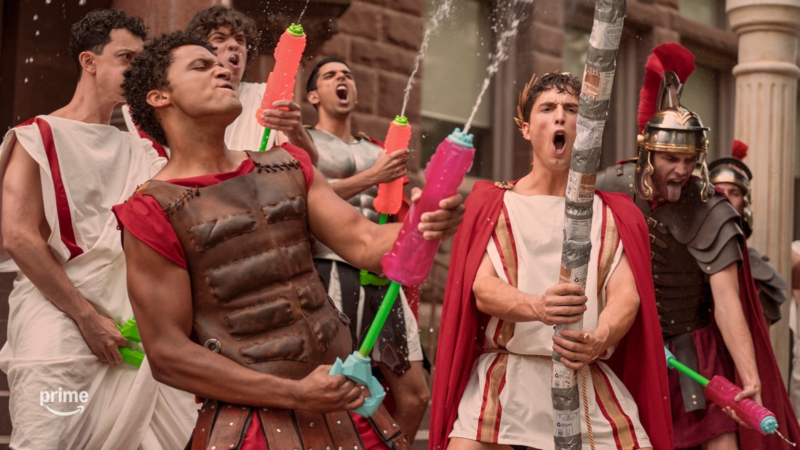 Série do momento, "Overcompensating" é a mais nova produção do Prime Video / Reprodução 