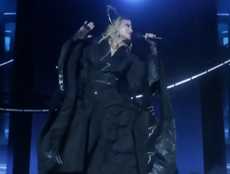 Começou! Madonna sobe ao palco do The Celebration Tour Brasil e fãs deliram