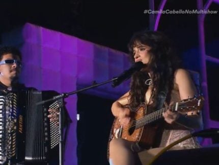Camila Cabello encerra turnê no The Town cantando “Ai, se eu te pego”