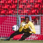 Flamengo e Botafogo disputam contratação de goleiro que atua no futebol português