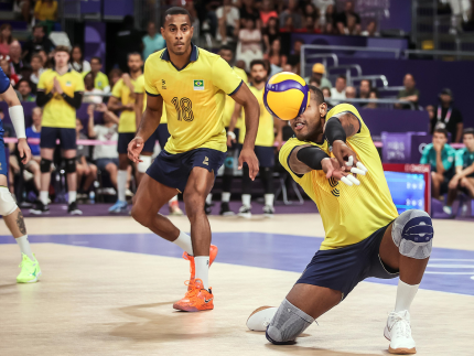 Brasil enfrentou os Estados Unidos pelas quartas de final do torneio masculino de vôlei (Gaspar Nóbrega/COB)