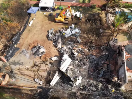 Imagem aérea mostra destroços do avião que caiu em Vinhedo, interior de São Paulo

Crédito: Reprodução/EPTV