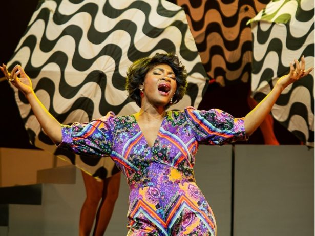 Com gostinho de “quero mais”, “Marrom, o Musical” multiplica Alcione no palco