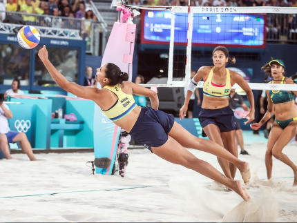 Duda E Ana Patrícia venceram na semifinal e garantiram mais uma medalha para o Brasil nas Olimpíadas de Paris (Gaspar Nobrega/COB)