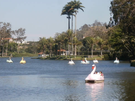 Com lago e parque de dinossauros, Miguel Pereira se torna destino preferido das crianças