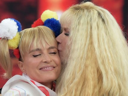 Xuxa Meneghel e Angélica Ksyvickis (Foto: Divulgação/TV Globo)