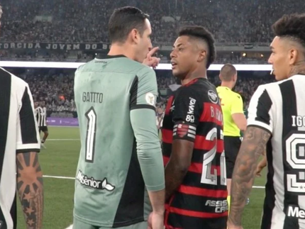 Bruno Henrique diz que Gatito o agrediu após clássico contra Botafogo: “Covarde”