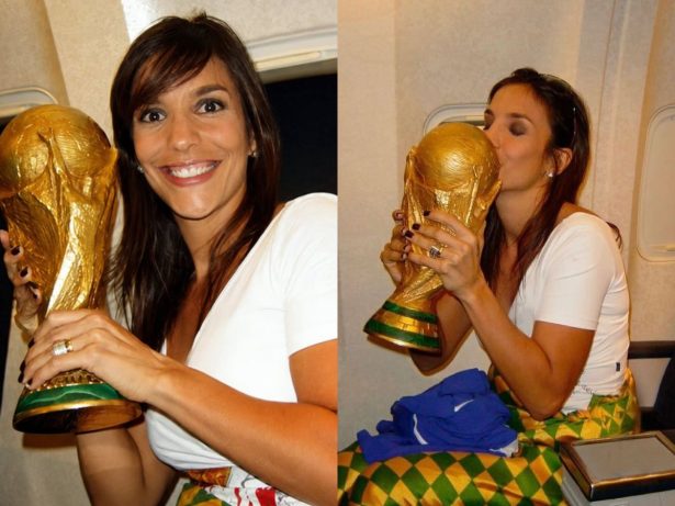 Na abertura da Copa, Ivete resgata fotos com taça e manda recado para a Seleção Brasileira