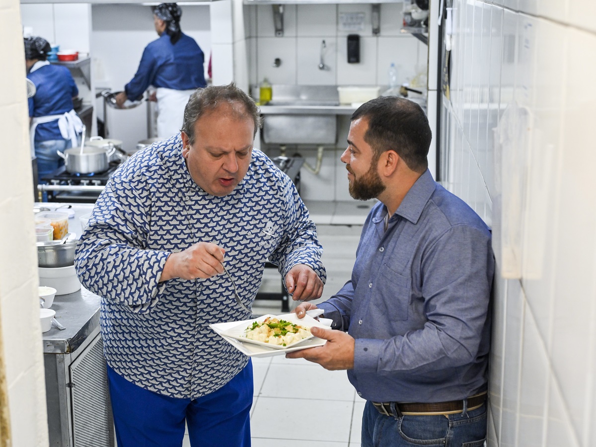 “Pesadelo na Cozinha” estreia na Band com Erick Jacquin pronto para servir o caos toda terça-feira / Divulgação: Band