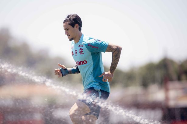 Vai estar na final? Pedro evolui em recuperação e participa de treino do Flamengo