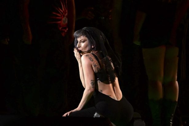 Lady Gaga faz estreia em “Wandinha” com música original e nova personagem