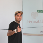 Após negar paternidade, Gato Preto visita filha com Bia Miranda na UTI neonatal