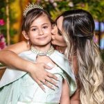 Deolane celebra 8 anos da filha caçula com festa de princesa