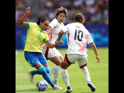 O Brasil saiu na frente do Japão, mas levou a virada no final e se complicou pela classificação (Getty Images)