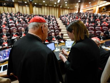 Conclave: Bloqueadores de sinal, inspeção de mala e juramento de sigilo antecedem votação