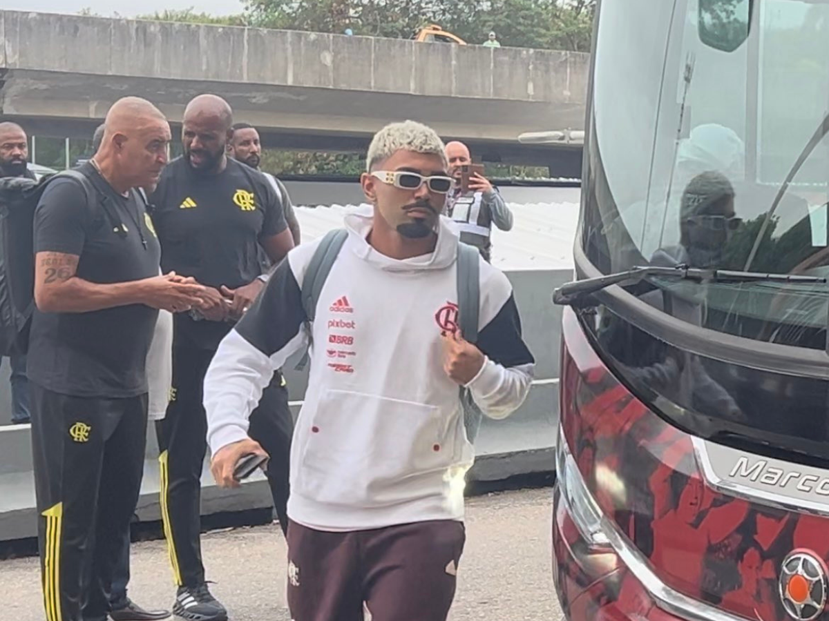 Gabigol apareceu com novo visual ao embarcar para jogo do Flamengo. Foto: Reprodução / Coluna do Fla - Vitor Beloti