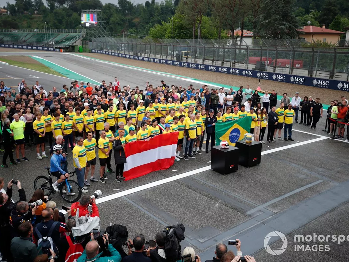 Pilotos juntos em homenagem a Senna. Foto: Reprodução