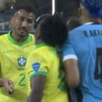 Copa América: Endrick leva ombrada de zagueiro uruguaio e Raphinha revida
