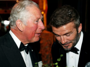 Após ignorar príncipe Harry, rei Charles encontra David Beckham
