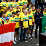 Pilotos fazem corrida em homenagem à Senna no circuito onde piloto faleceu