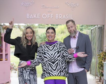 10ª temporada do Bake Off Brasil tem Fabiana Karla na apresentação, além de Carole Crema e André Mifano no júri (Divulgação: SBT)